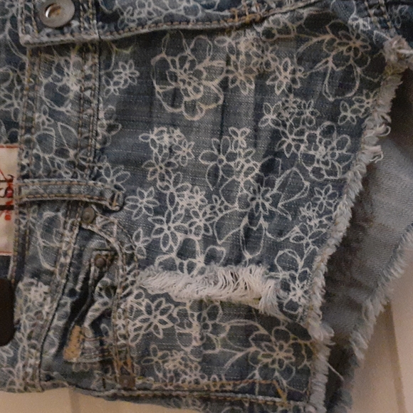 Short - Picture 2 of 4